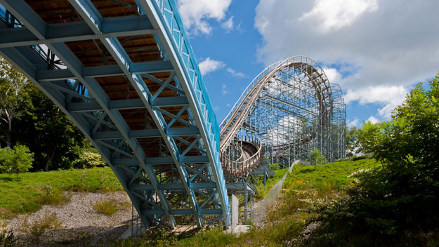 Ravine Flyer II roller coaster