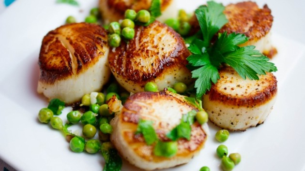 Seared Scallops with Peas