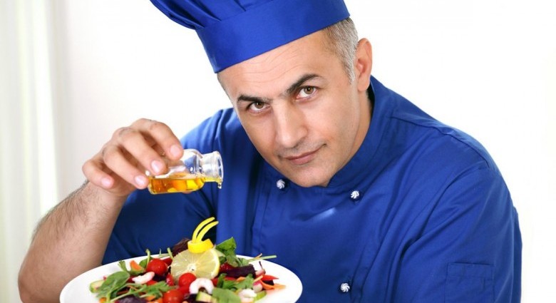 chef-pouring-olive-oil-on-a-salad-facebook