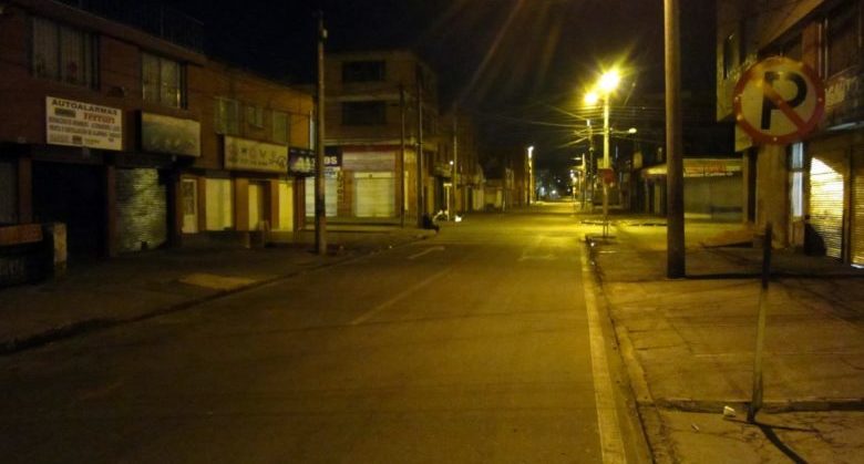 2 bogota colombia calle en la noche night time street