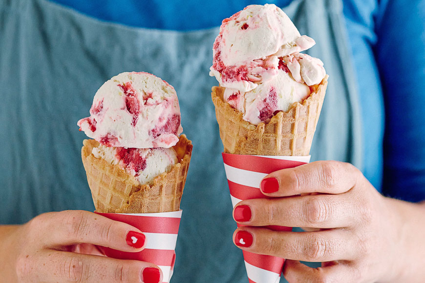 Strawberry-Cheesecake-Ice-Cream-Cones
