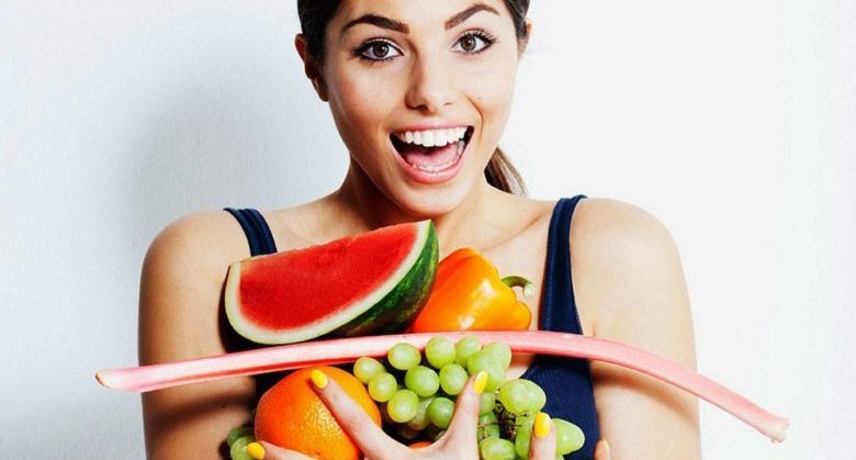 woman-holding-food