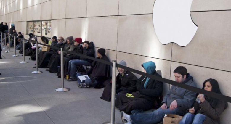 Be-Prepared-to-Wait-in-Long-Lines-for-iPhone-6-1024x682