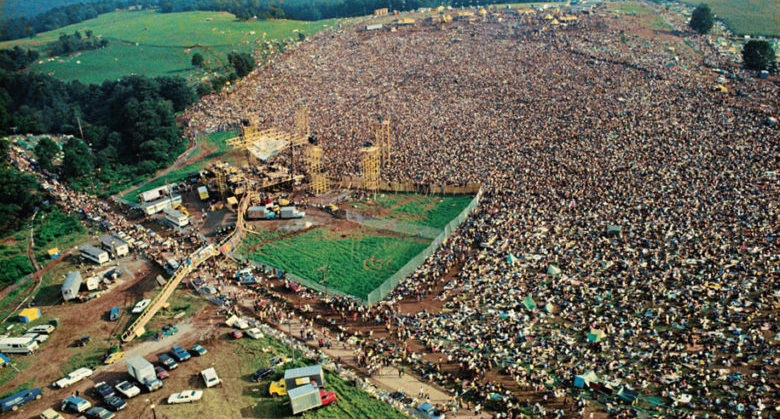 crazy-things-woodstock-festival-photography-15