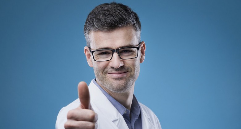 dt_150720_happy_doctor_thumbs_up_800x600