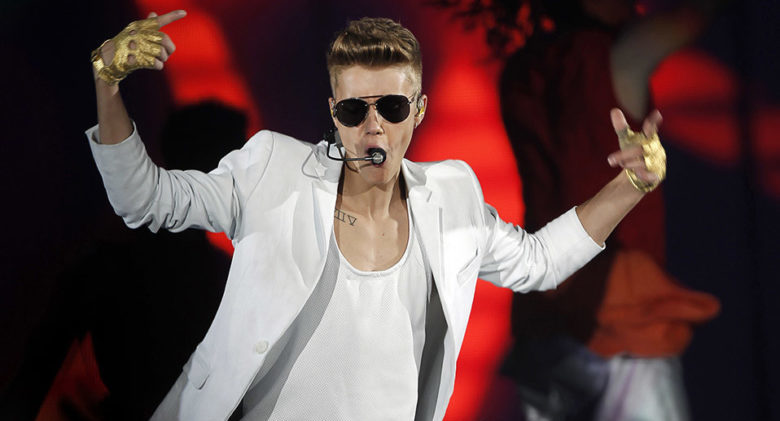 Canadian singer Justin Bieber performs during a concert at Palau Sant Jordi stadium in Barcelona March 16, 2013. REUTERS/Albert Gea (SPAIN - Tags: ENTERTAINMENT) - RTR3F3BB